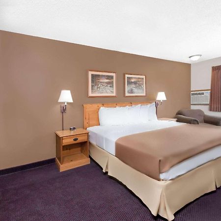 Super 8 By Wyndham Chamberlain Sd Hotel Luaran gambar