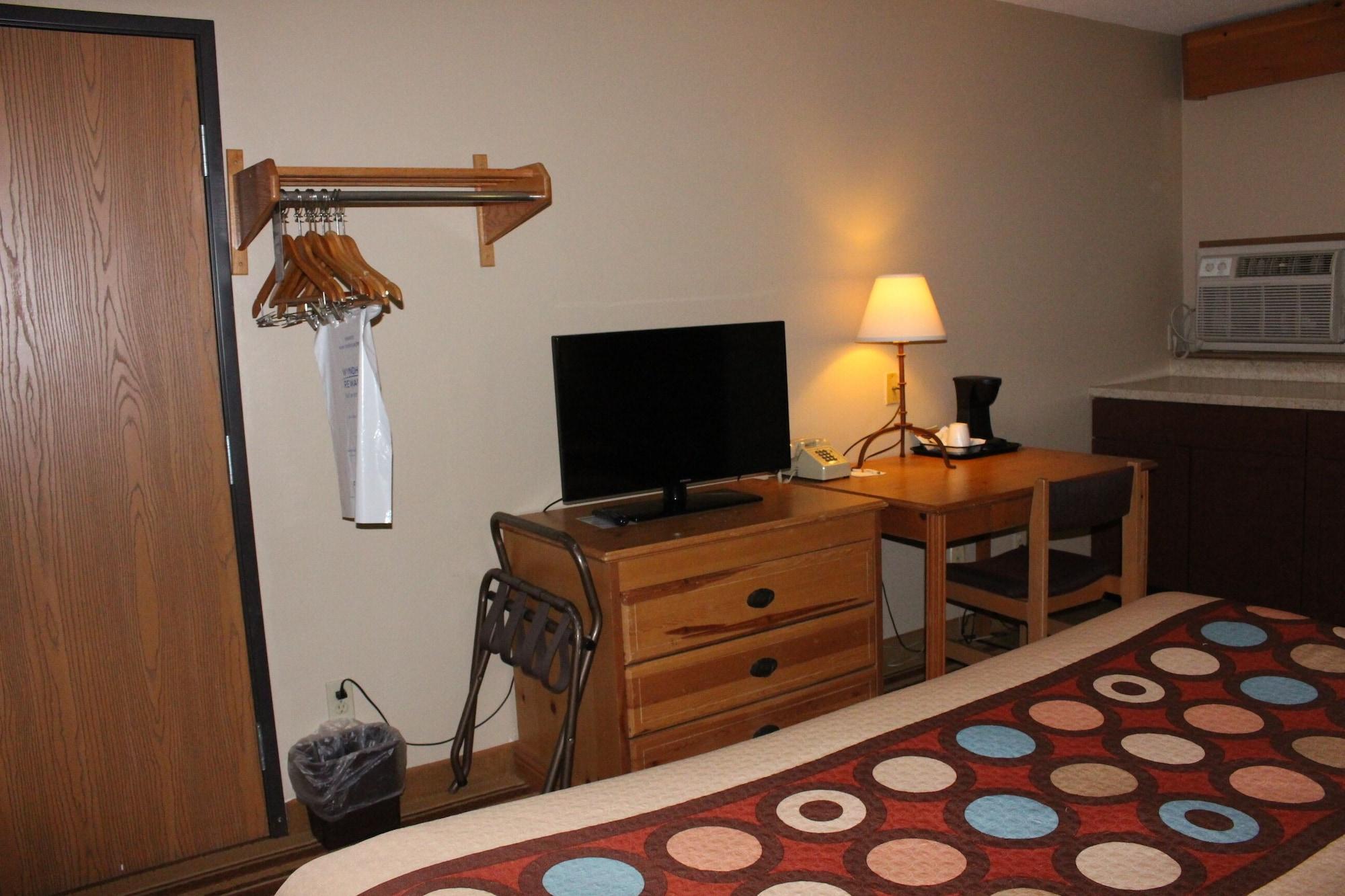 Super 8 By Wyndham Chamberlain Sd Hotel Luaran gambar