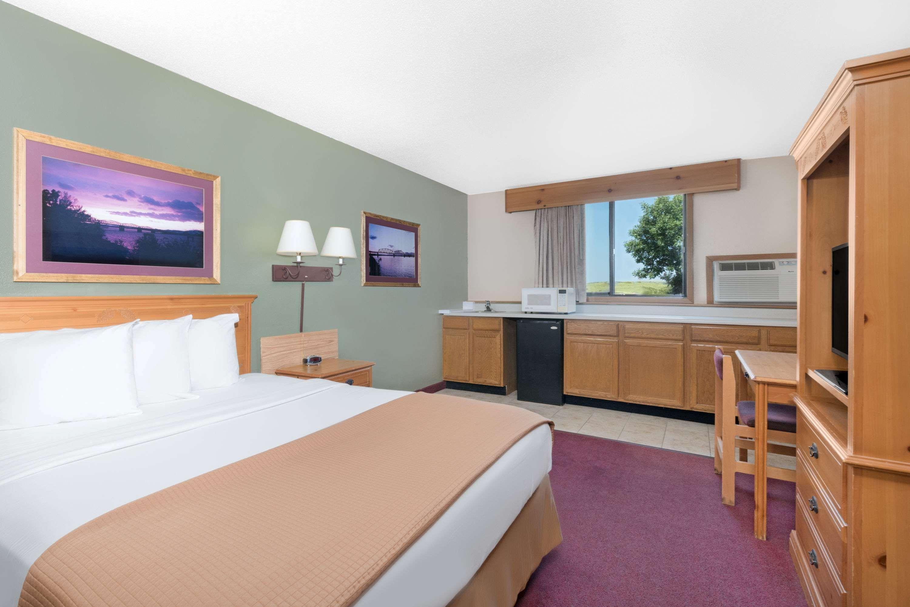 Super 8 By Wyndham Chamberlain Sd Hotel Luaran gambar