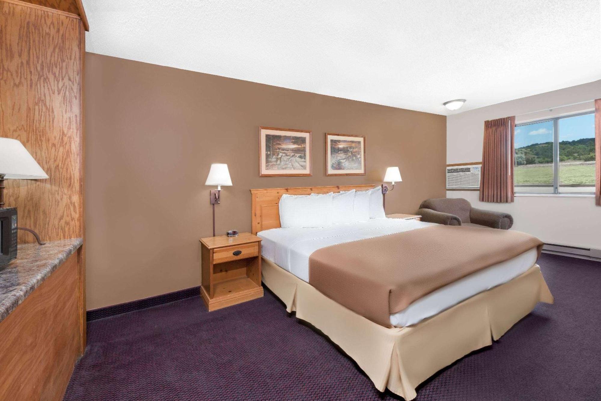 Super 8 By Wyndham Chamberlain Sd Hotel Luaran gambar