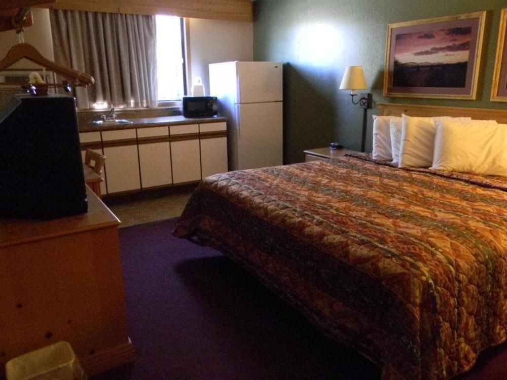 Super 8 By Wyndham Chamberlain Sd Hotel Luaran gambar